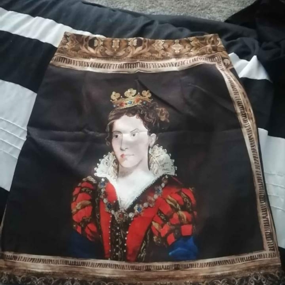 Royal Queen Blouse With Matching Skirt - Picture 3 of 4
